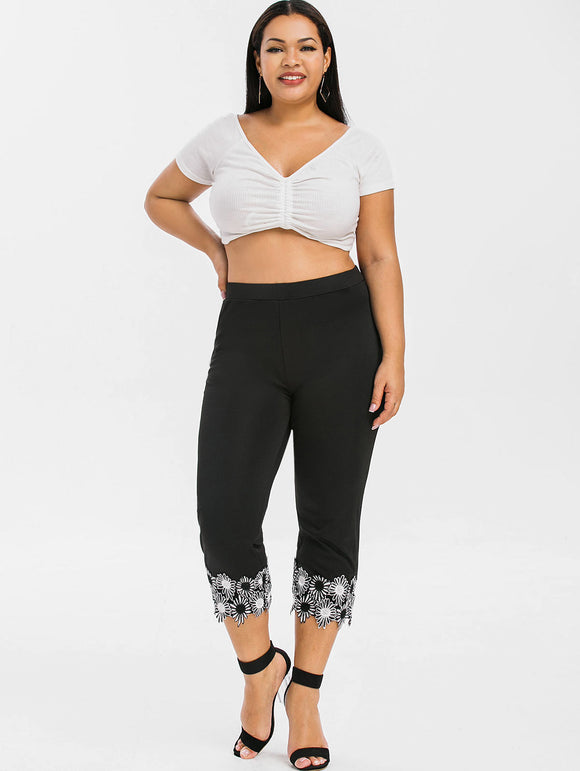 Plus Size Lace Applique Capri High Waist Straight Gym & Fitness Leggings